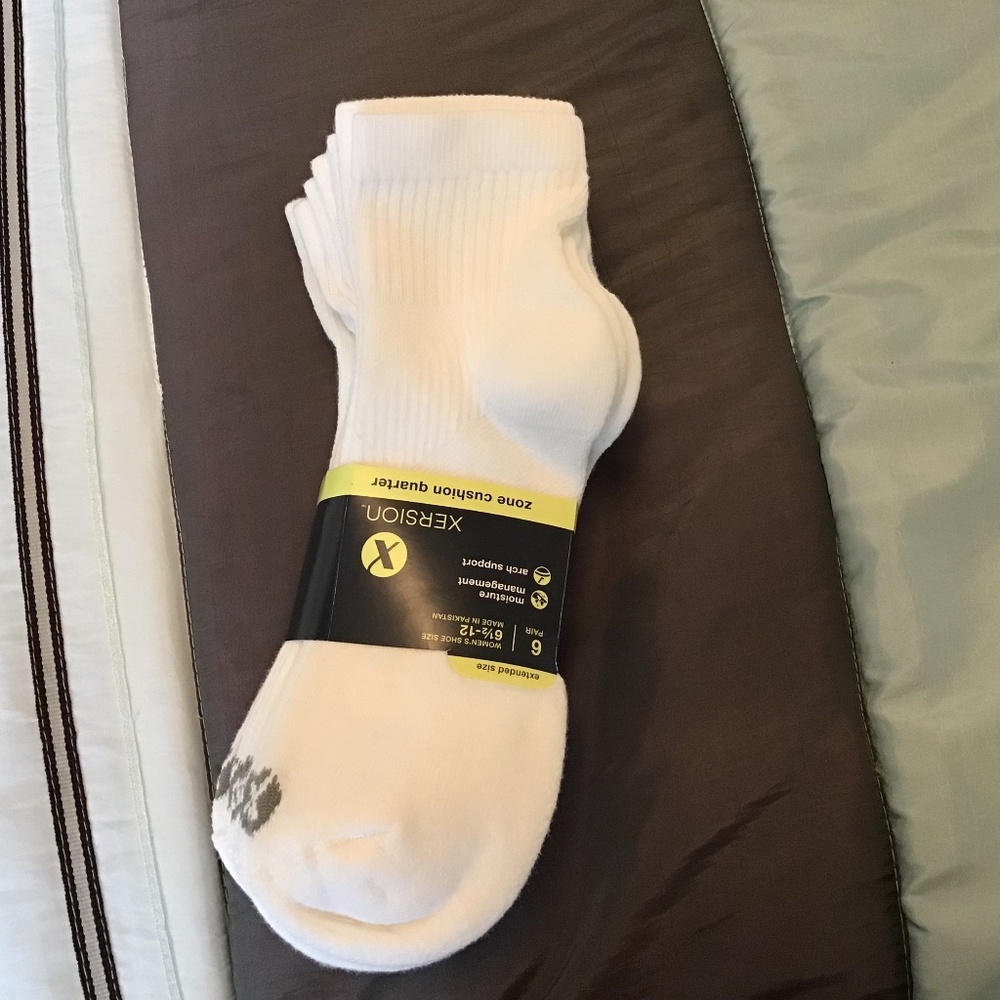 XERSION White Zone Cushion Quarter White SOCKS